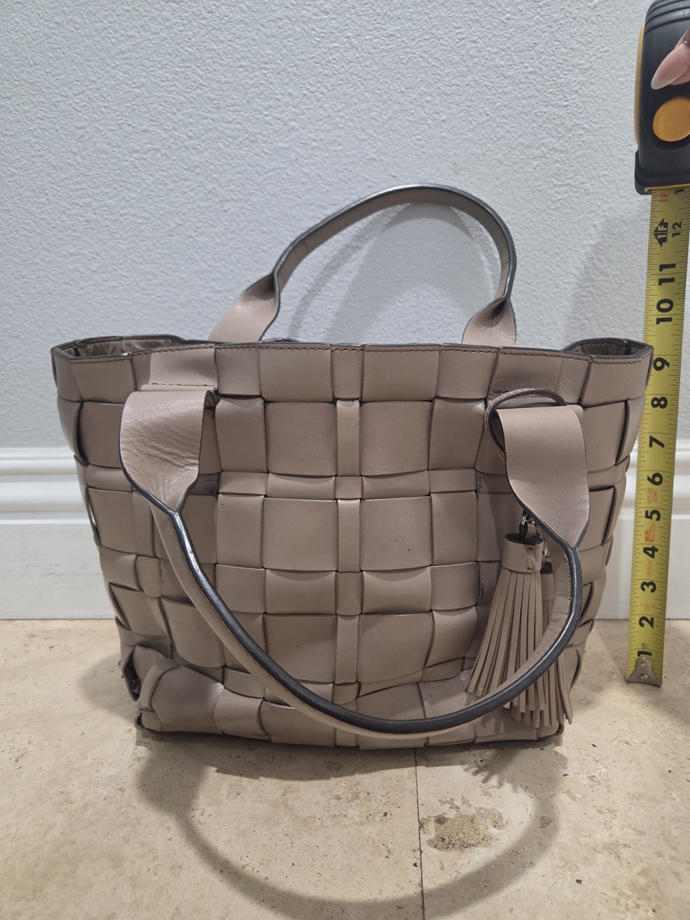 Authentic Michael Kors Vivian Large Woven Leather Tote Bag - Peanut Tan w/ COA - Picture 2 of 16